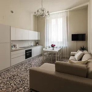 https://alighieri-theatre-charming-suite.emilia-romagnahotels.net